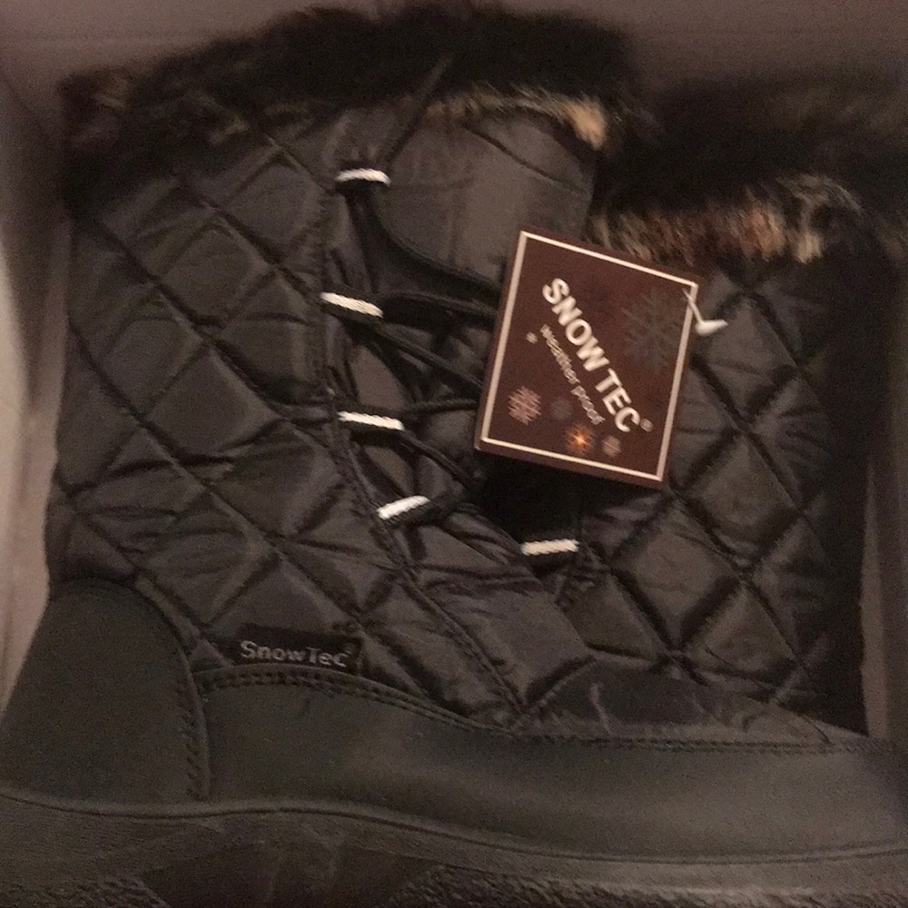 Faux Fur-Lined Lace Up Winter Snow Boots